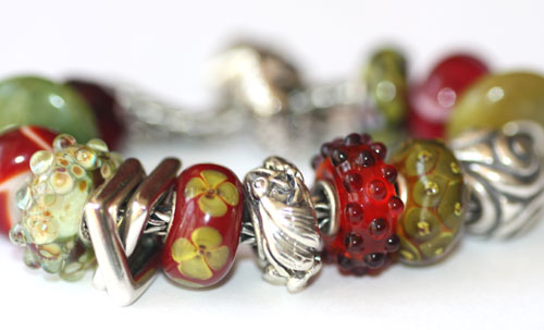 olive-and-red-trollbeads-ga.jpg